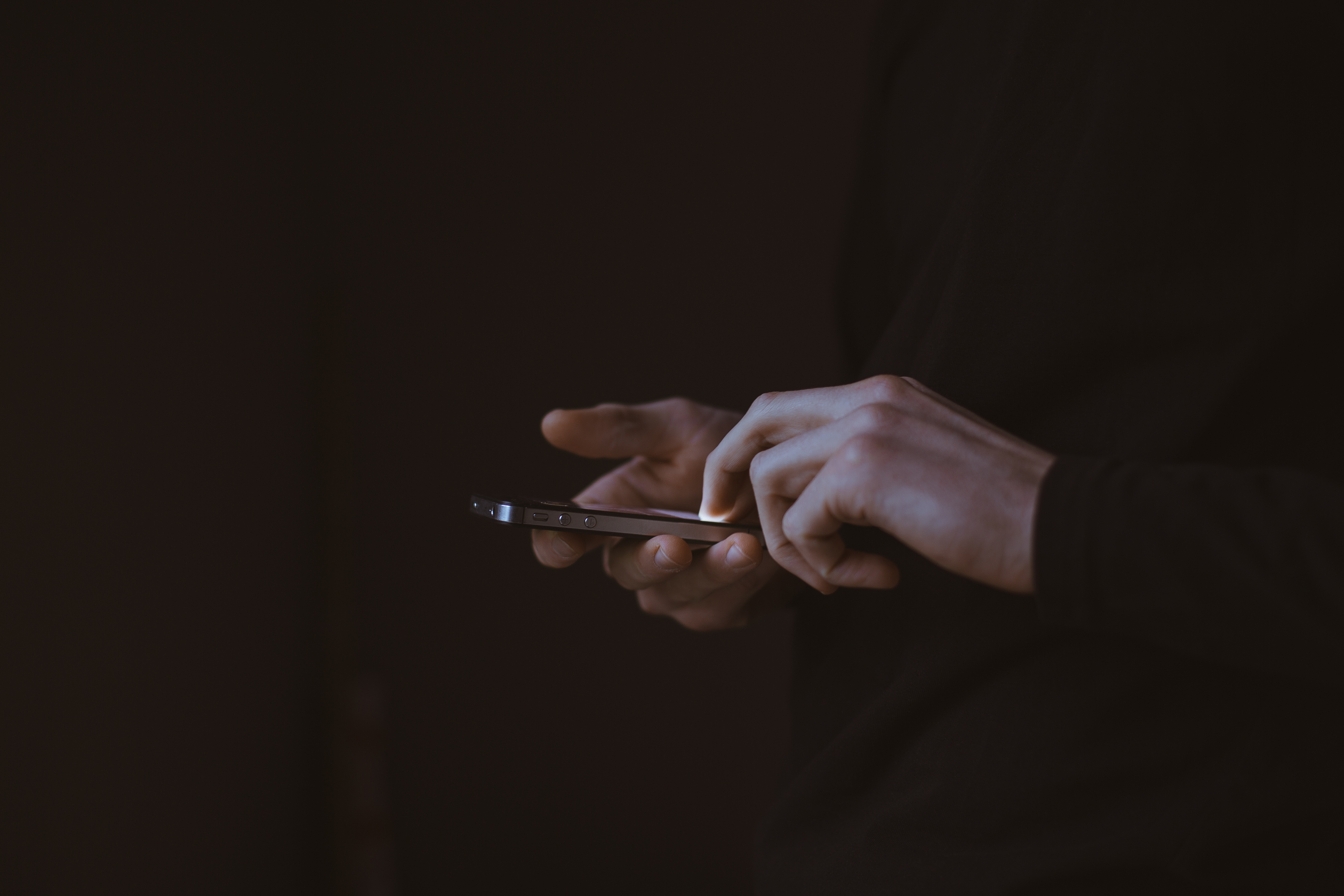 You Let an AI Answer Your Messages. A Stranger Came to the Door.
